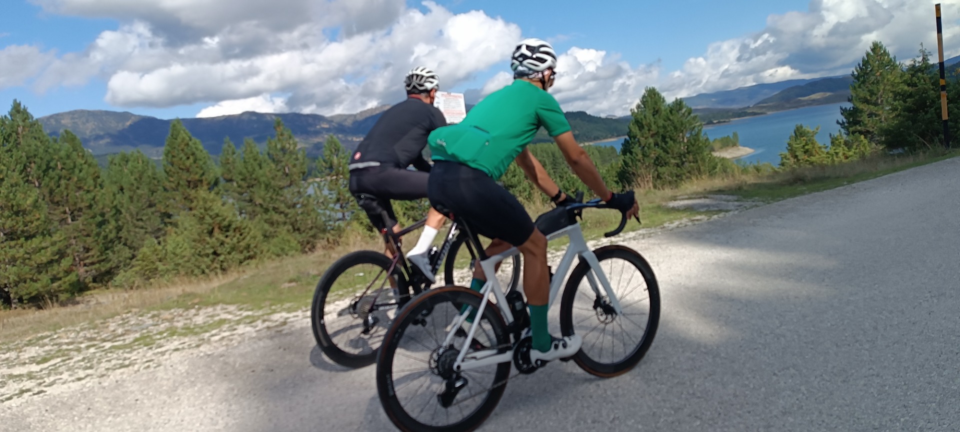 Στα νότια της λίμνης Αώου