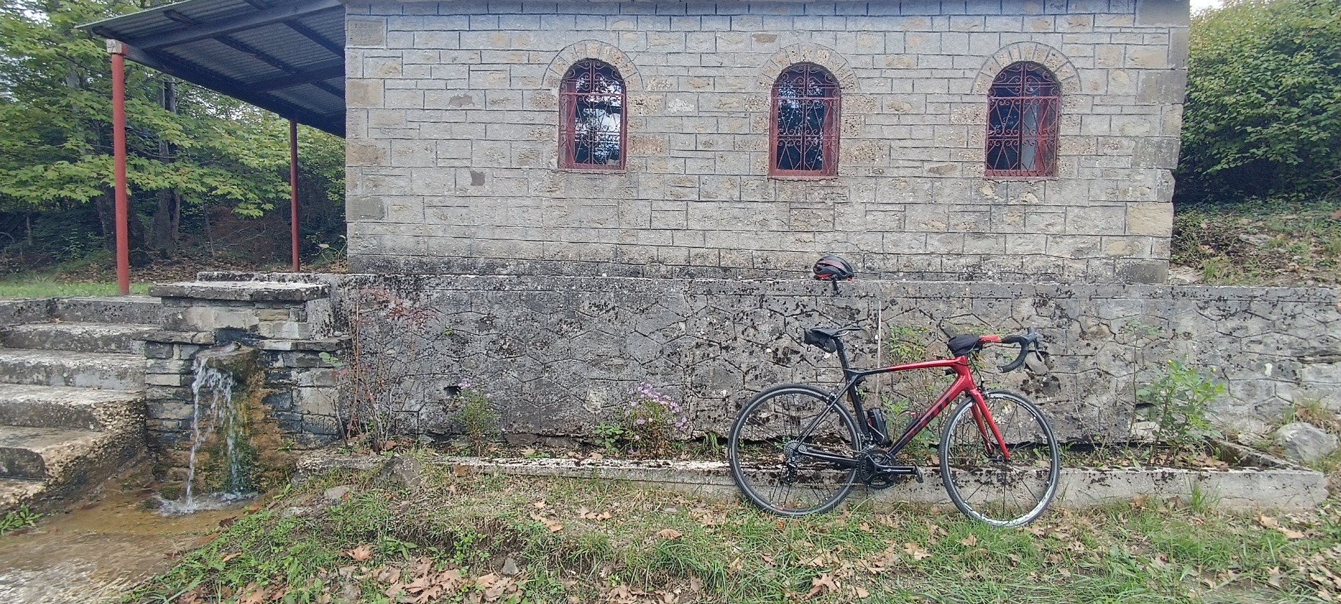 Πηγή στην κατάβαση από Γρεβενίτι